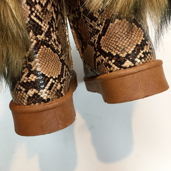Bamboo Frozen Furry Python Print Lug Sole Boots - Picture 12 of 15